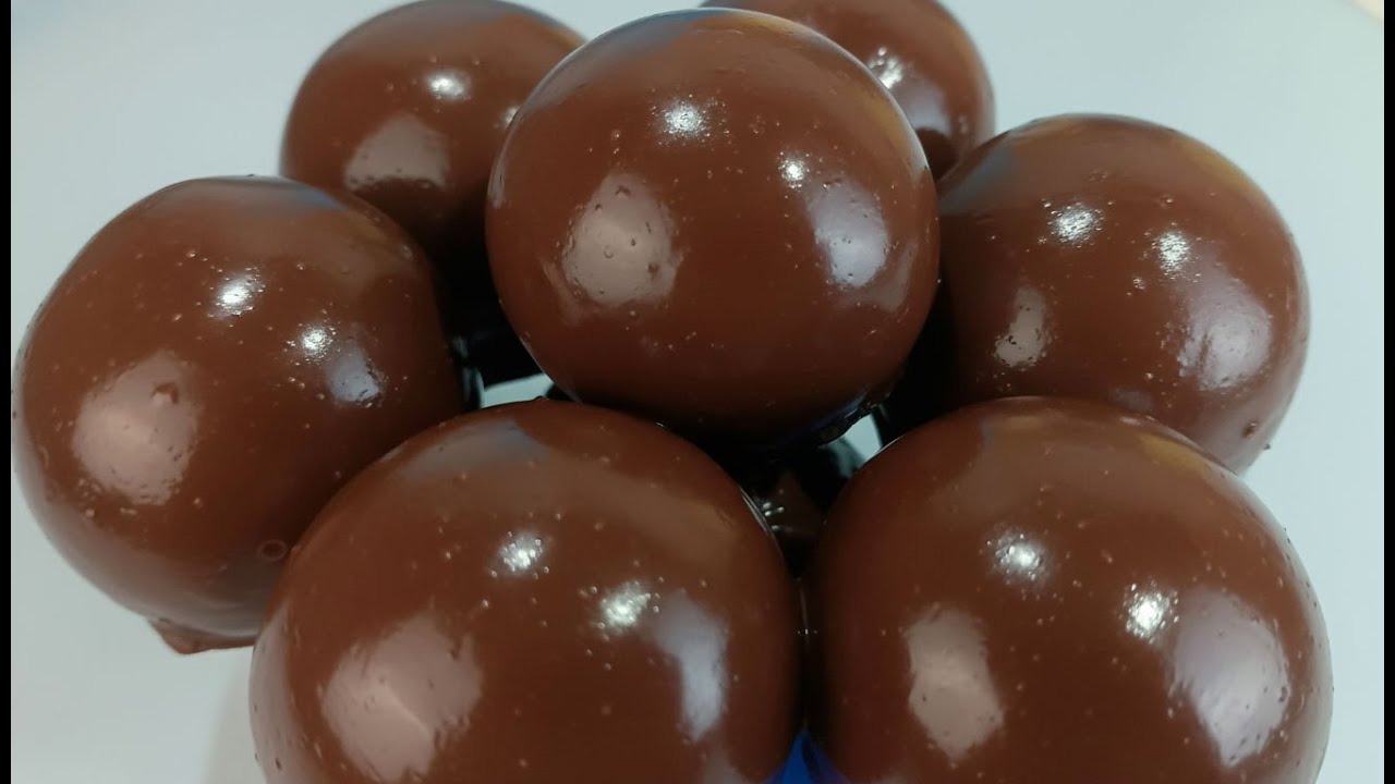 El postre más fácil en 5 minutos. Mezcle las nueces y la leche condensada.