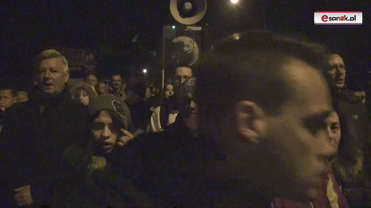 SANOK: Tysiące sanoczan przeszło Drogę Krzyżową ulicami miasta