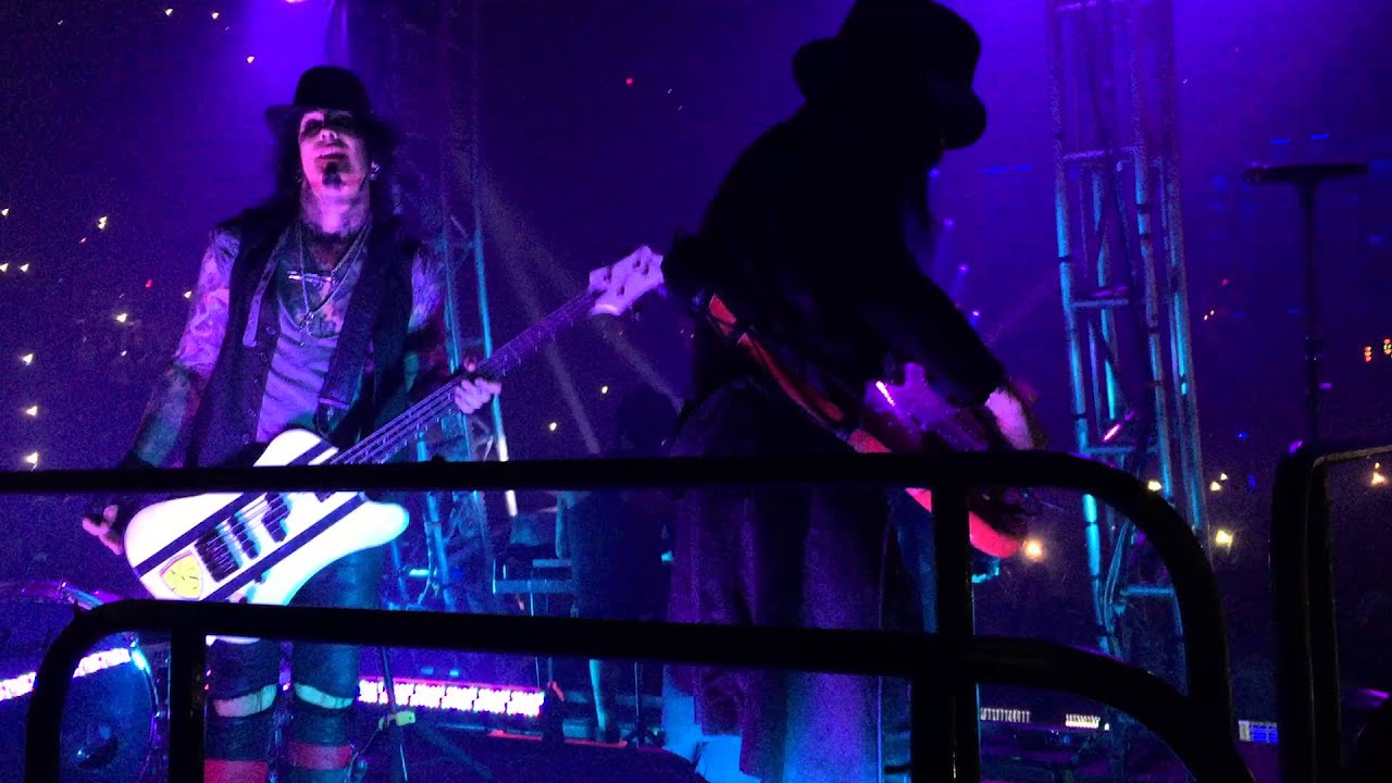 Motley Crue Phoenix AZ Cruesnest Home Sweet Home 12/19/15 Talking Stick Resort Arena