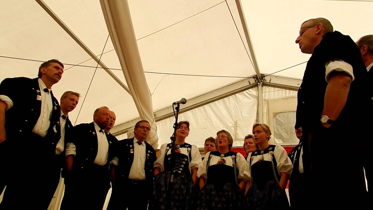 Swiss yodel and choir at Dorfsonntag Wengen