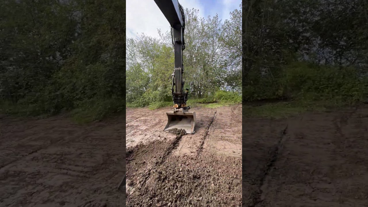 Volvo EC220El equipped with Engcon rototilt fixing slope