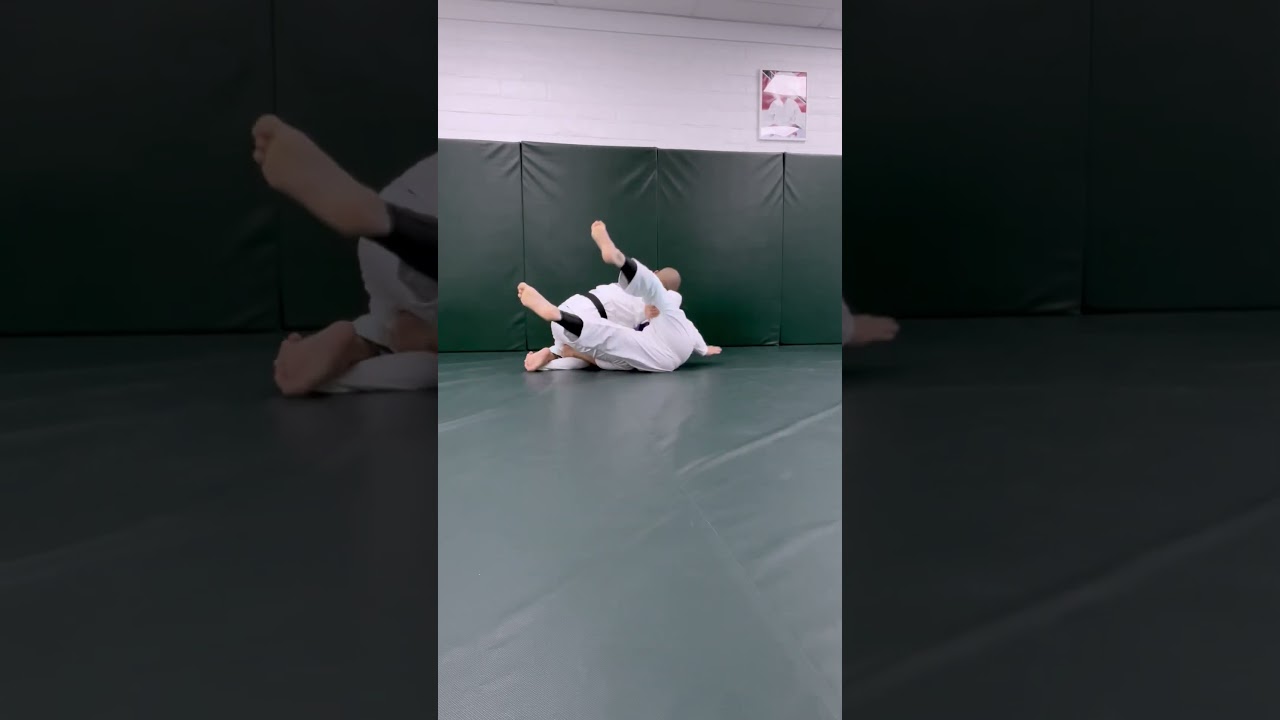 I lost this round! #bjj #jiujitsuforeveryone #jiujitsuforlifeteam #martialarts  #graciejiujitsu