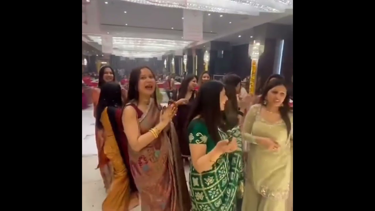 Mata Jagran by Bhagto ka aanad Hum to chale aaye Maiya tum ko manane