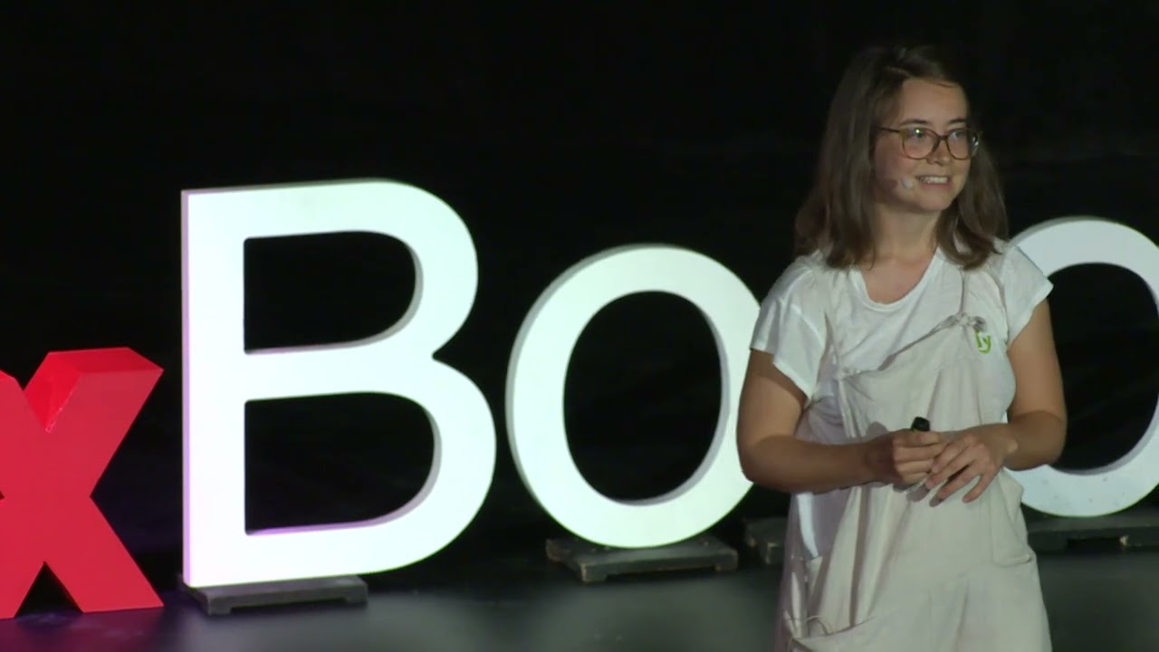 De quoi est-ce que j'ai véritablement besoin pour être heureux ? | Aurélie Moy | TEDxBordeaux