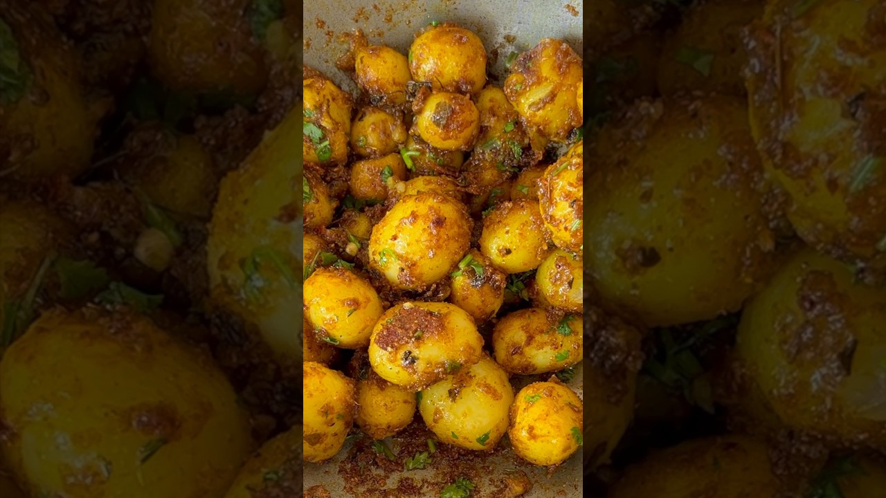 Train wale alu | my mother used to make this for our train journeys | Spicy Baby Potatoes