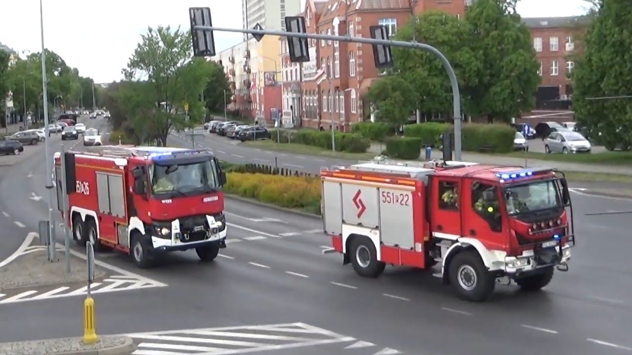 Alarmowo Leśnik oraz Tanker do pożaru lasu 551-22,26 JRG1 Piła [Alarmowe Wyprzedzanie]