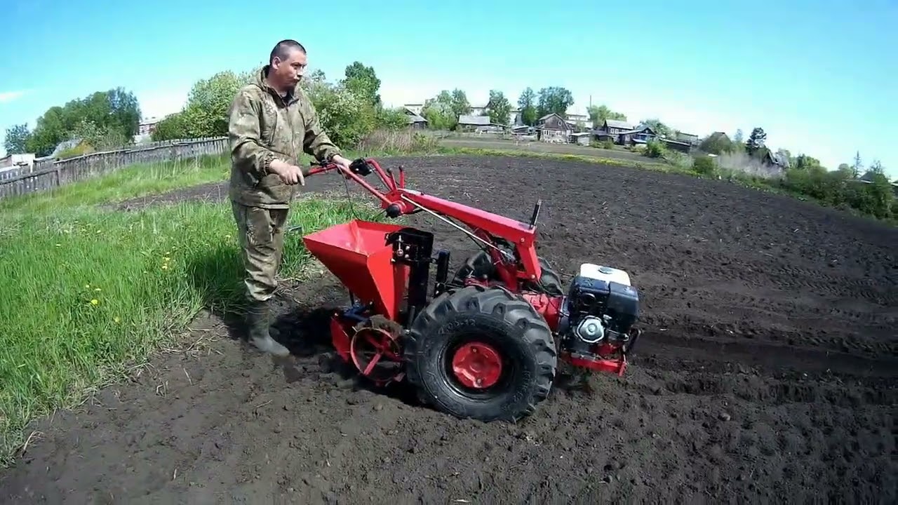 Садим картошку мотоблоком МТЗ с самодельной картофелесажалкой.Не работа-отдых!!!!
