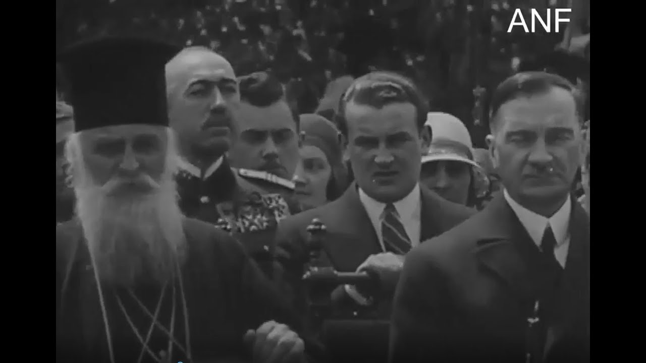 M.S. Regina Maria și prim-ministrul Iuliu Maniu în vizită la  Costești, Argeș, 4 mai 1930.