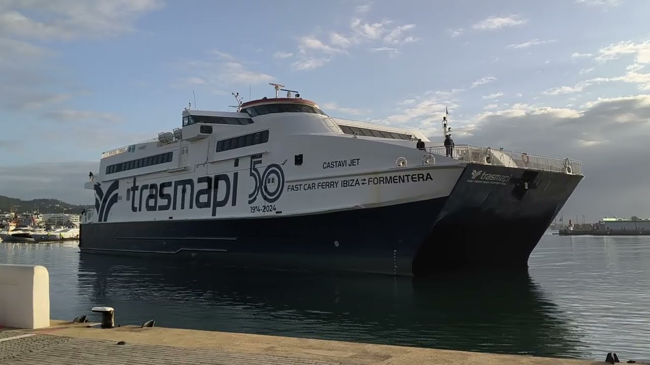Llegada del fast car ferry Castavi Jet (Trasmapi) en el puerto de Ibiza (19/12/2025)