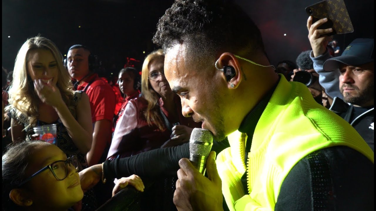 OZUNA se emociona y canta con una niña 