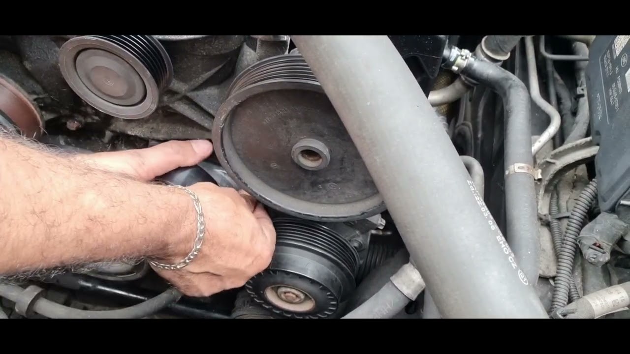 Mercedes W204 Motor unruhig, Servo macht Geräusche, Spannrolle, Lichtmaschine Freilauf, Reparatur,