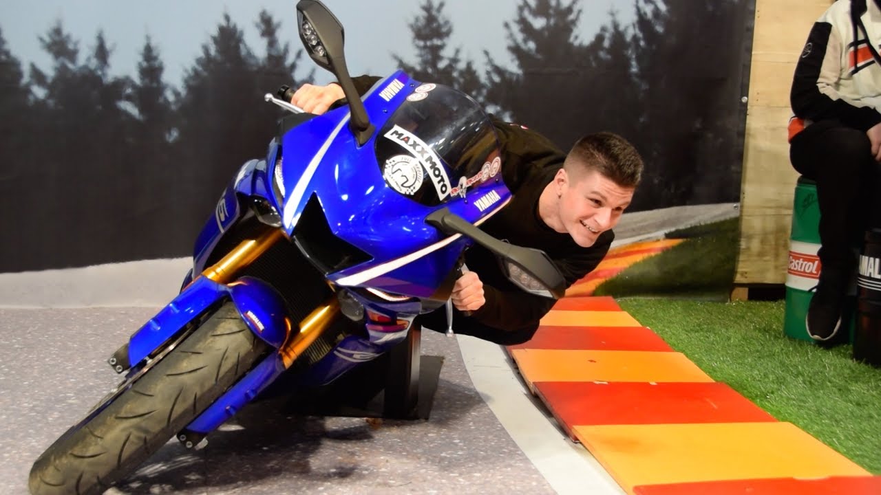 POSER LE GENOU EN R6 ! 😍 SALON DE L'AUTO/MOTO 2018