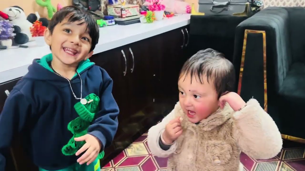 Yadvi Ne Kri Bacho Ki shopping ￼❤️@BABY_BOSSS110 please subscribe this channel 🙏🏻￼