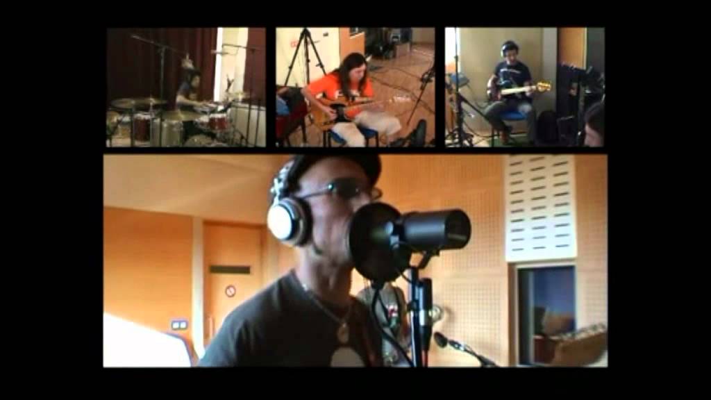 Fito y Fitipaldis grabando en estudios.mpg