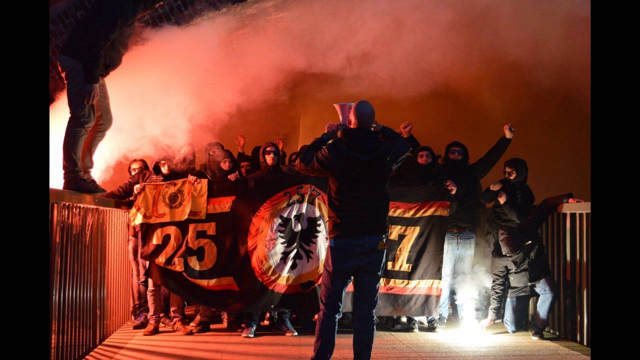 Royal Football Club Malinois - Moeskroen (Corteo - Vijfentwintig Zeven)