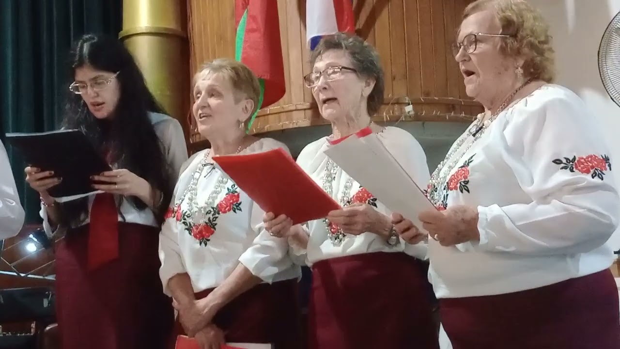 ROZPRYAHAYTE, HLOPTSI, KONEY. Coro RASSVIET
