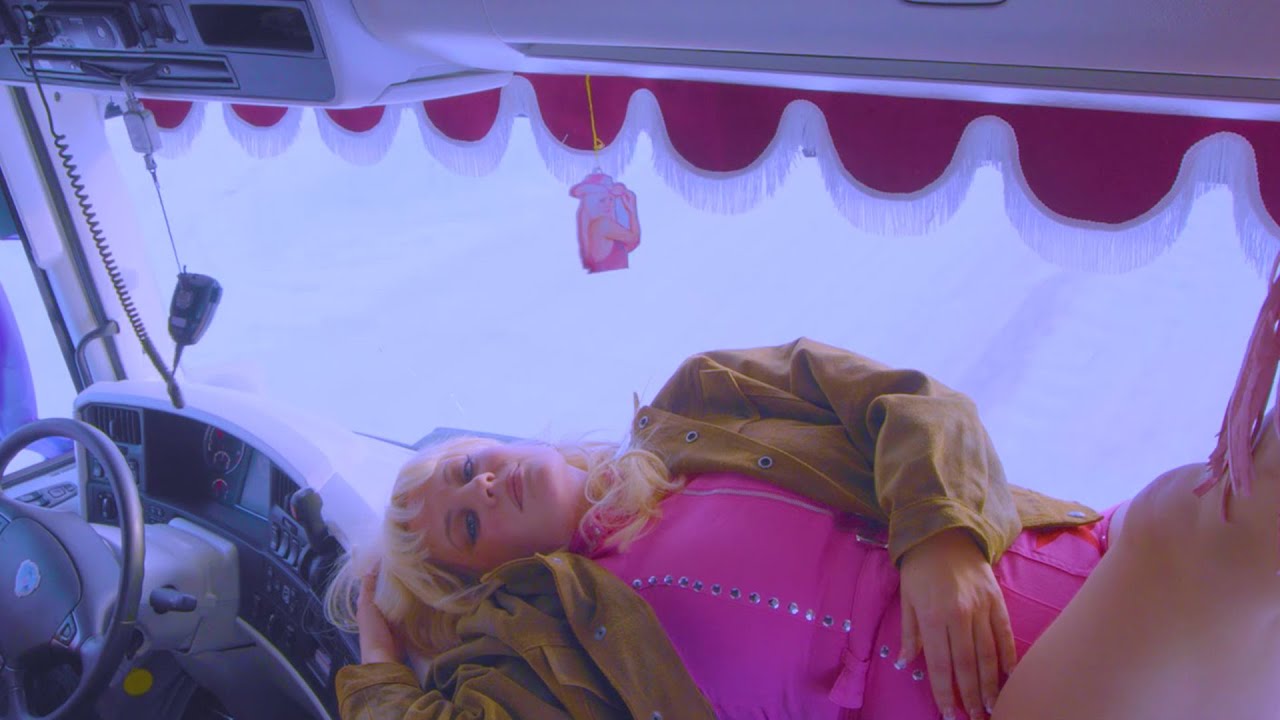 Maja Francis - Hello Cowboy (Offical Music Video)