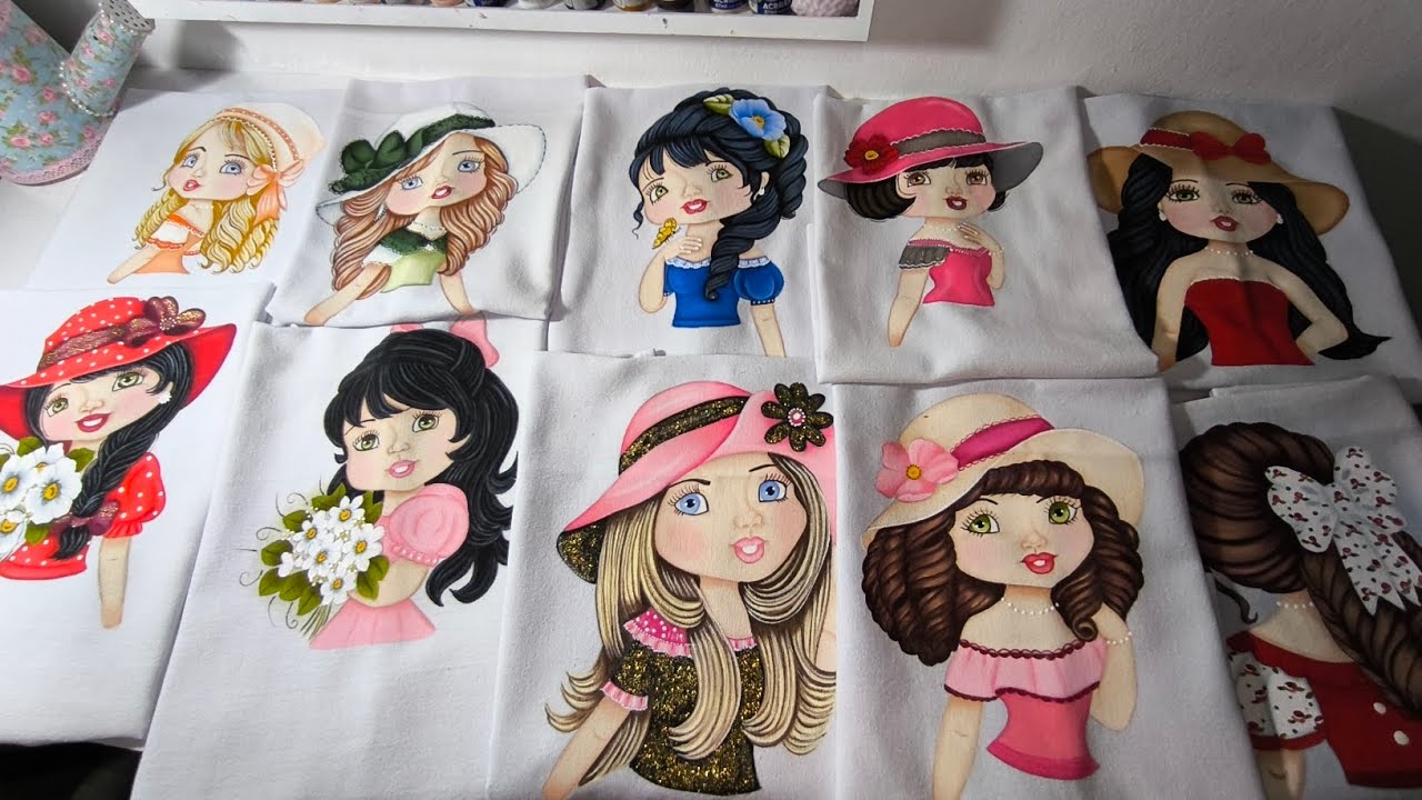 Lindas bonecas pintadas em panos de prato