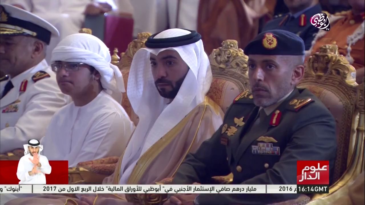 سلطان بن زايد يشهد تخريج دورة ضباط جامعيين