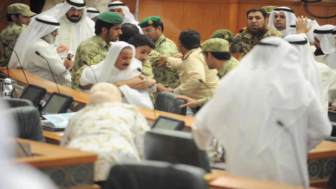 هوشة بالعقل وبوكسات بين نواب مجلس الأمة
