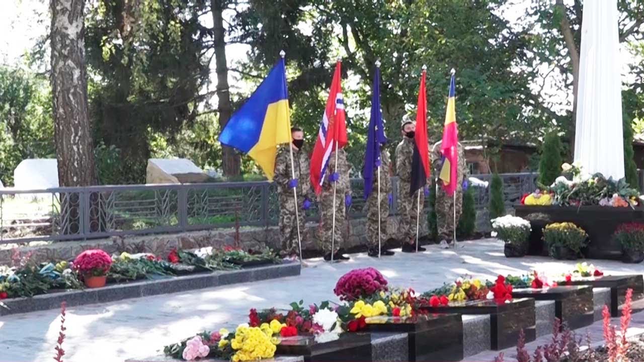 Відкриття меморіалу у Погребищі
