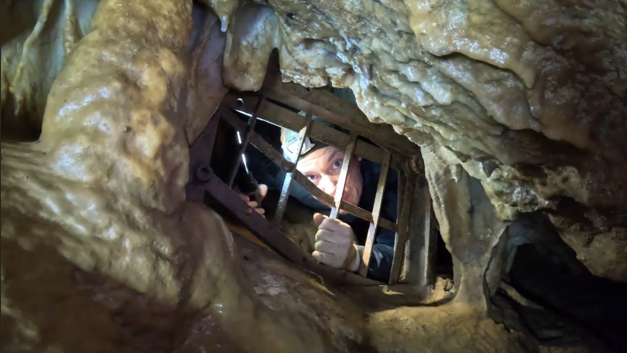 Usa Secreta Din Pestera-Ce Se Ascunde Dincolo De Ea?Secret Door In The Cave-What`s Beyond?