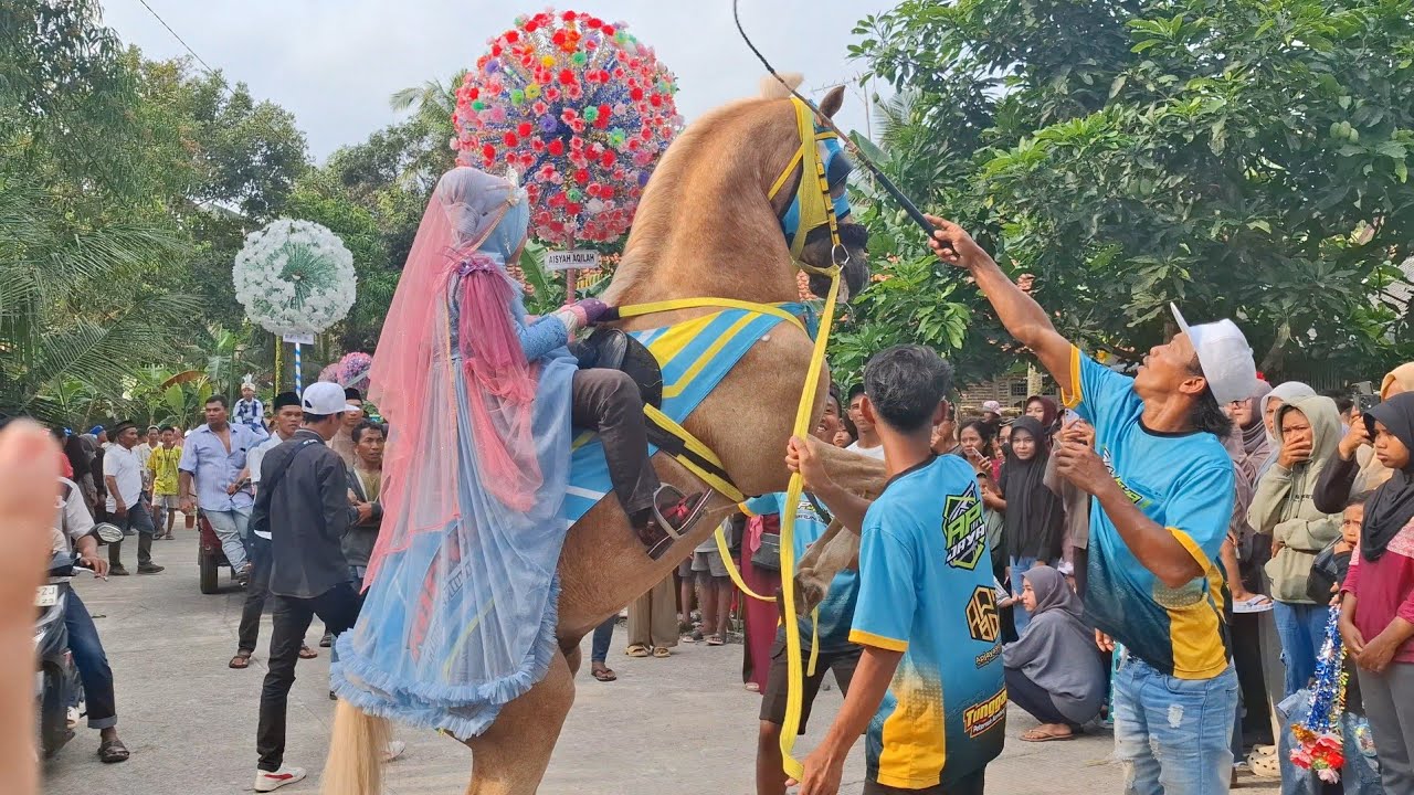 Arak Arakan Kuda Jingkrak Desa Pepe
