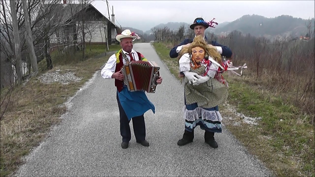 Baba nosi deda in muzikant