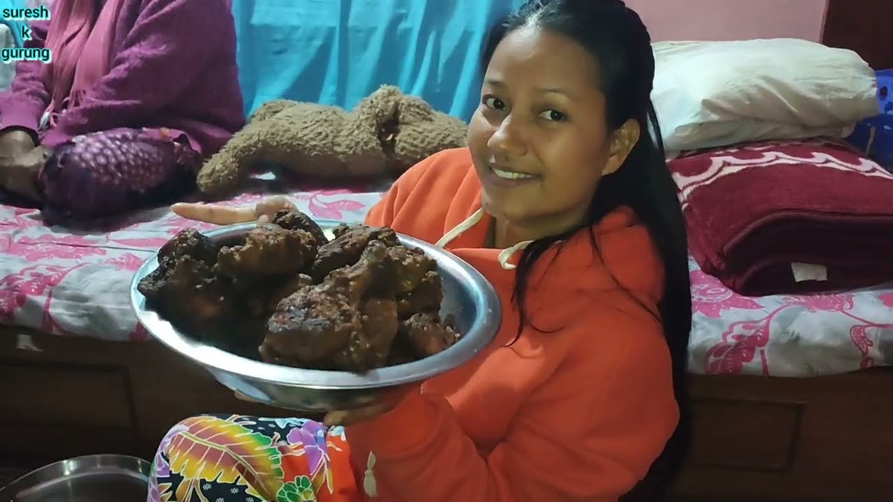 भेटेको कुखुराको रोस्ट बनाएर खाईयो बबाल्😂😂😂 daily worldlink internet work vlog #sureshkgurung 