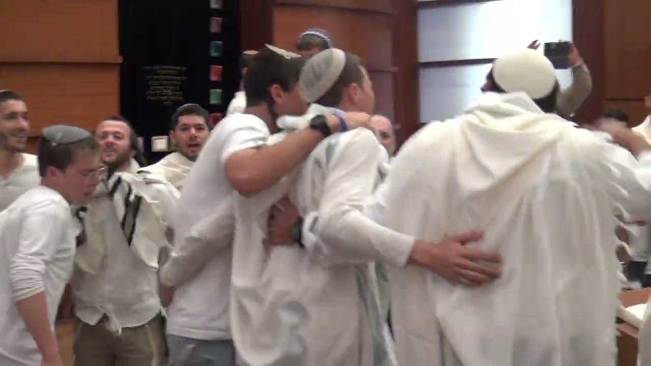 אדיר הוא יבנה ביתו | הלל פסח בנגינה עם שילה אטיאס