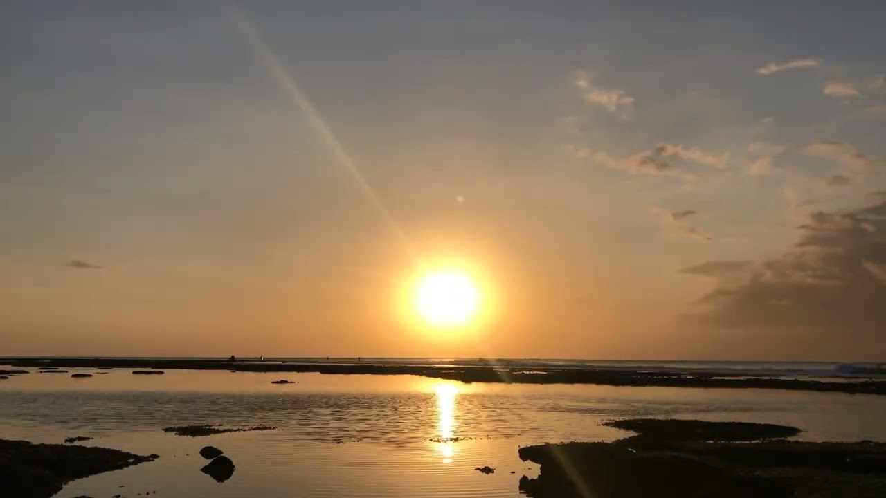 1hr de musica relajante con impresiónantes imágenes  de puestas de sol de playas de Bali