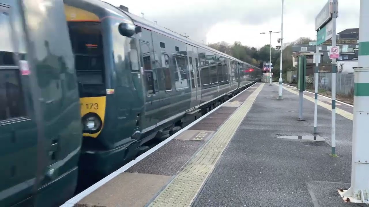 Class 387174 + 387173 arriving at Haywards Heath (ex GWR)