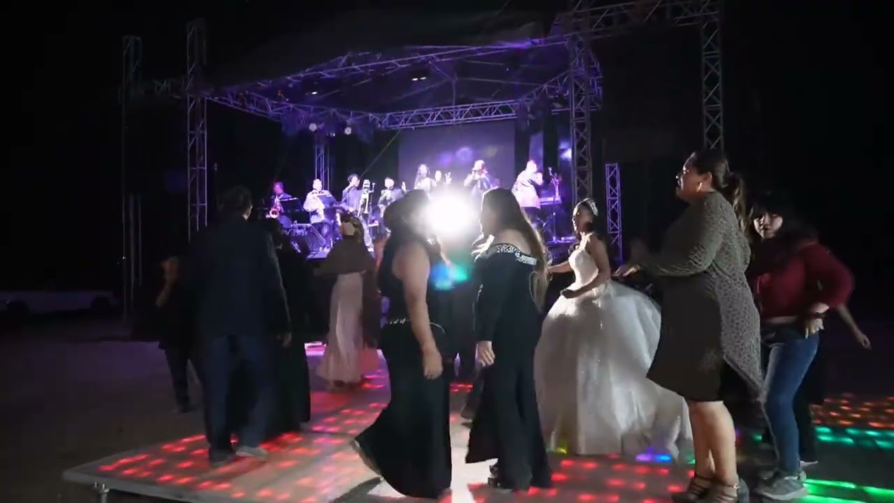 A mover la colita_ Orquesta La Suprema de Tehuacán Puebla 🔥 en vivo (cover)