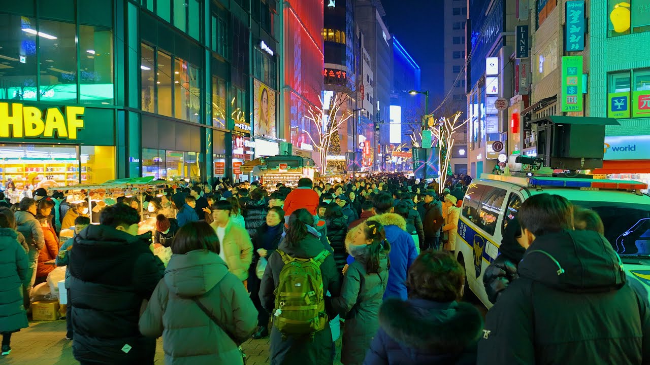 9만 인파! 크리스마스 이브 명동 걷기 | CHRISTMAS EVE MYEONGDONG WALK (4K)