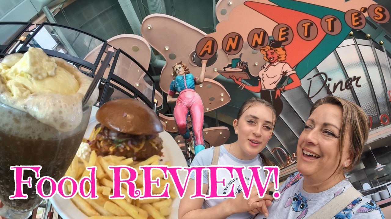 I can't believe this HAPPENS in ANNETTE'S DINER Disneyland Paris