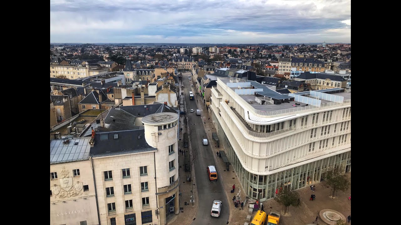 VIDEO. Un tour de grande roue pour voir Poitiers à 45 mètres de haut