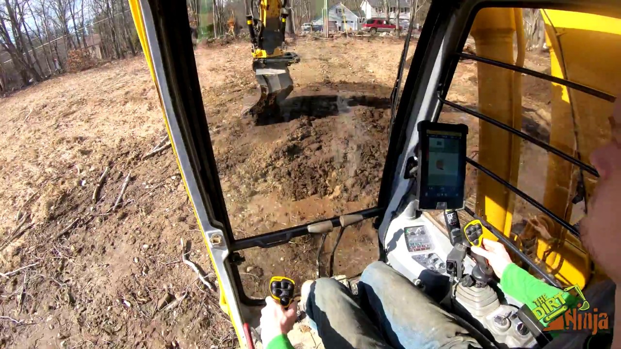 Engcon Tiltrotator + Trimble Earthworks Digging Draining Swale