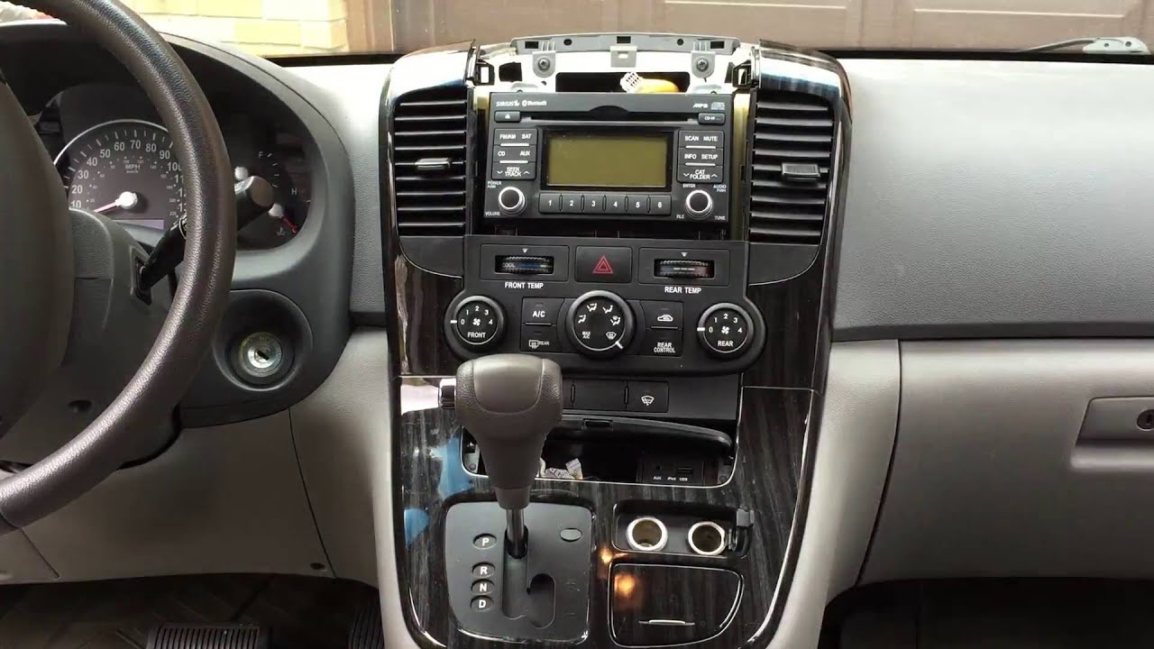 Time Lapse: How to install an aftermarket radio in a Kia Sedona 2011