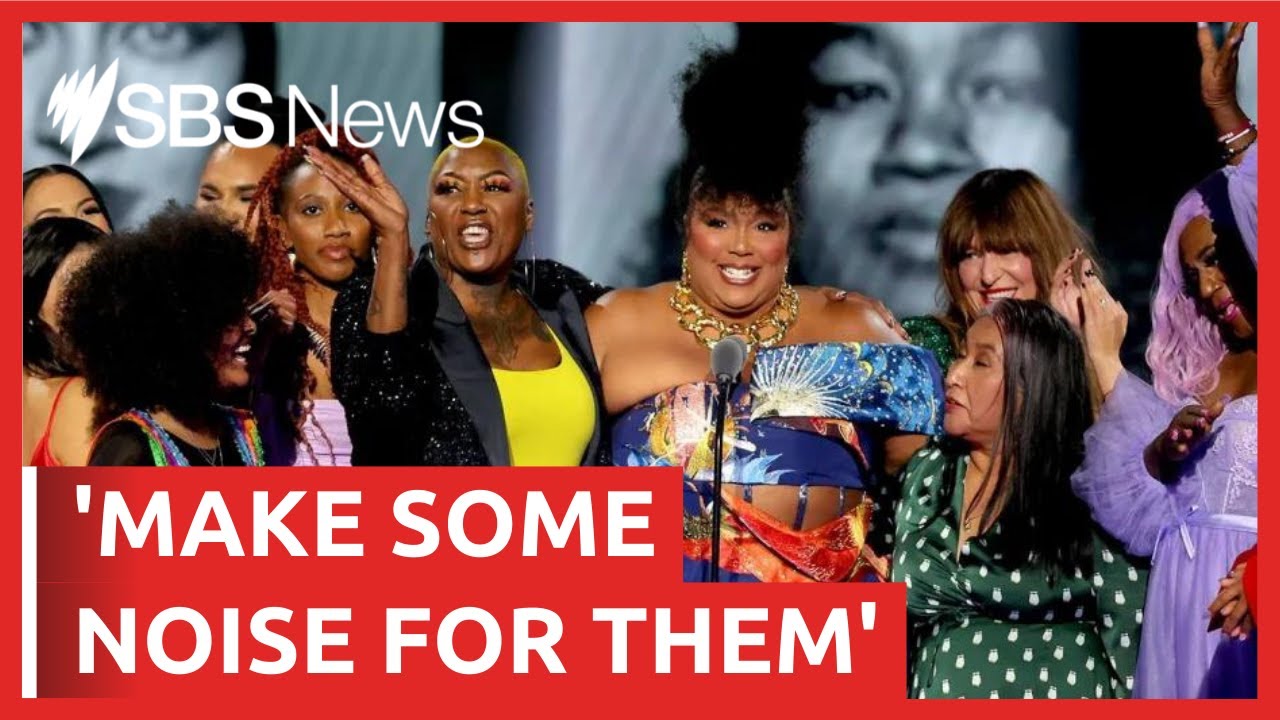 Lizzo uses award win to shine a light on fellow activists | SBS News