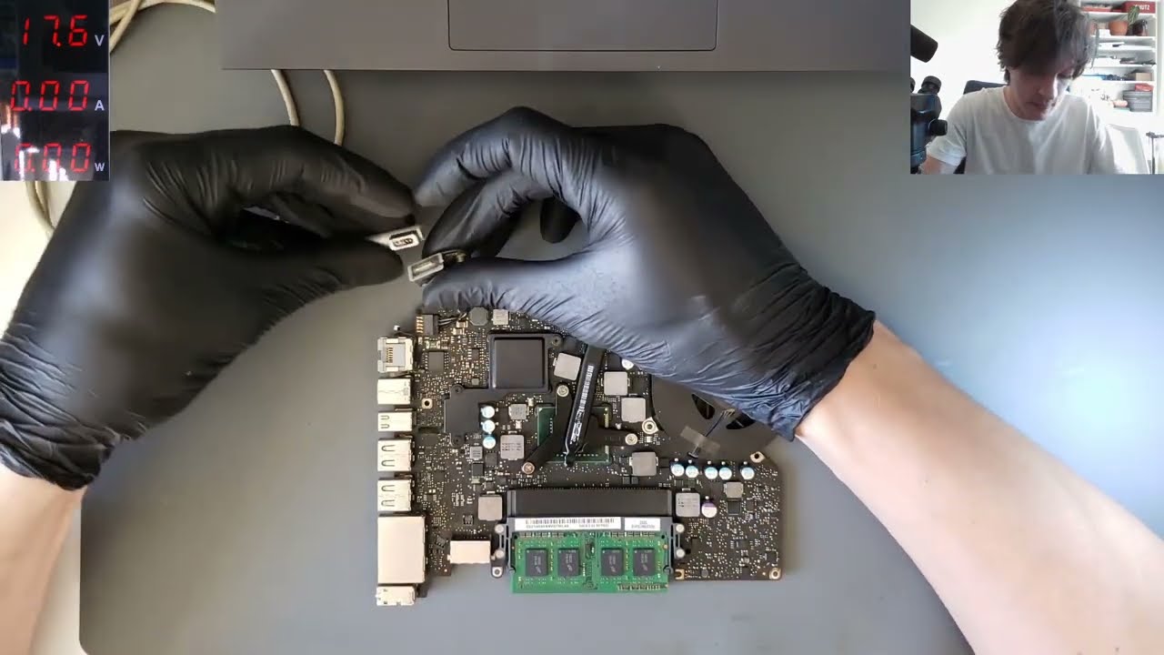 Macbook Pro A1278 (820-2936) Não carrega a bateria. SMC com defeito? / Análise do circuito ONEWIRE