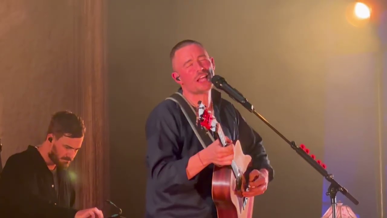 Dermot Kennedy - Moments Passed (Live)