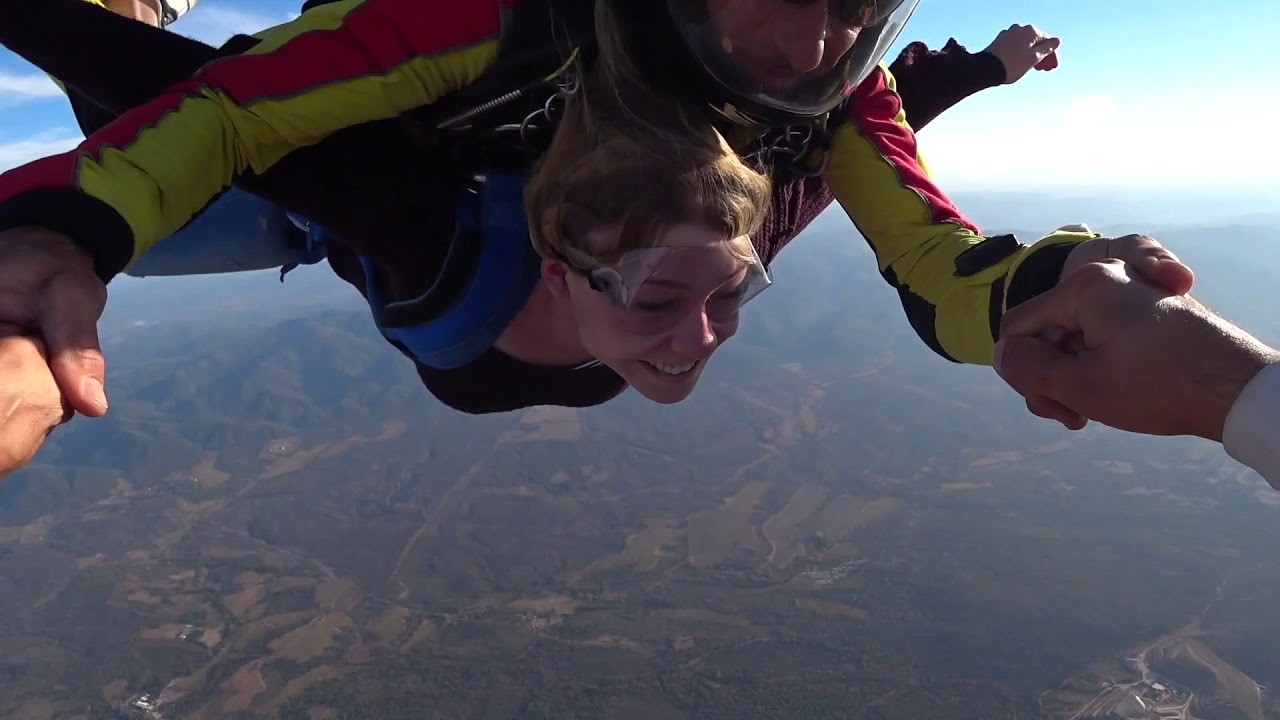 Baptême de saut en parachute avec teteenlair-parachutisme.com