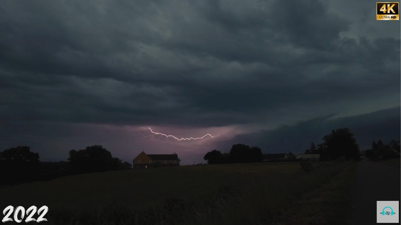 ⛈ Walk with the thunderstorms, lightning and rain at night