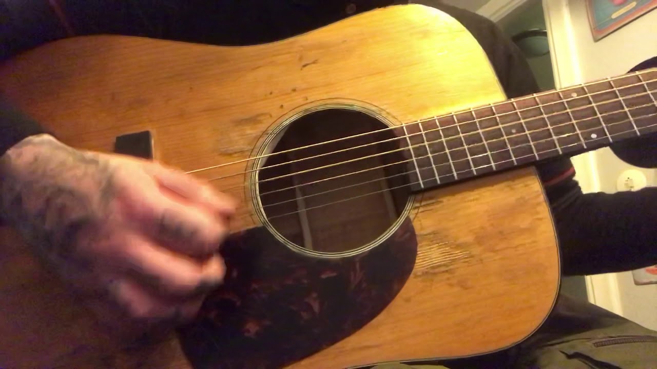 Recording King vs Martin D-28 500$ vs 3000$ sounding guitar