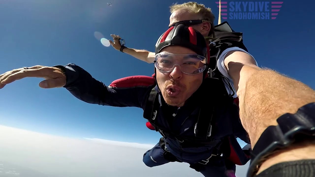Julian Travis's Tandem skydive!