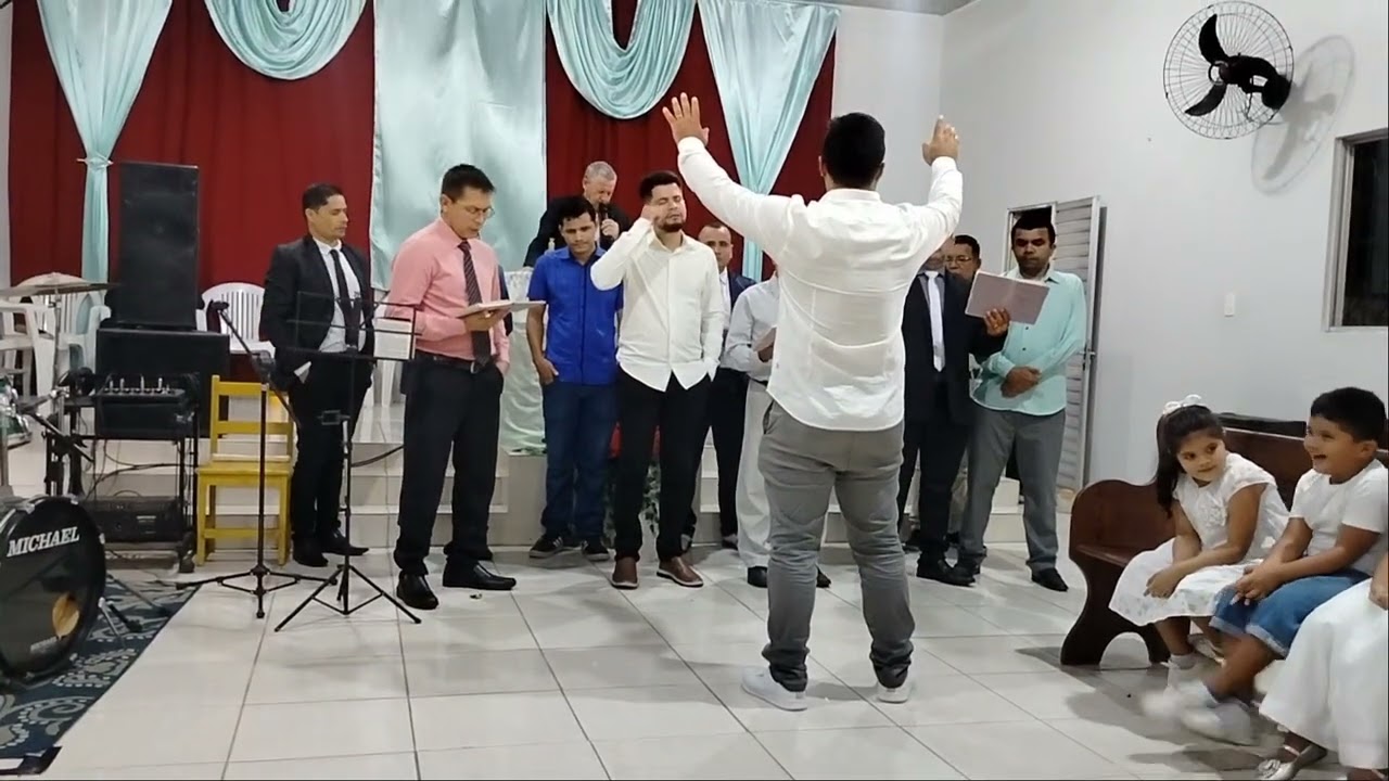Glória Deus Amém Amém Amém ....