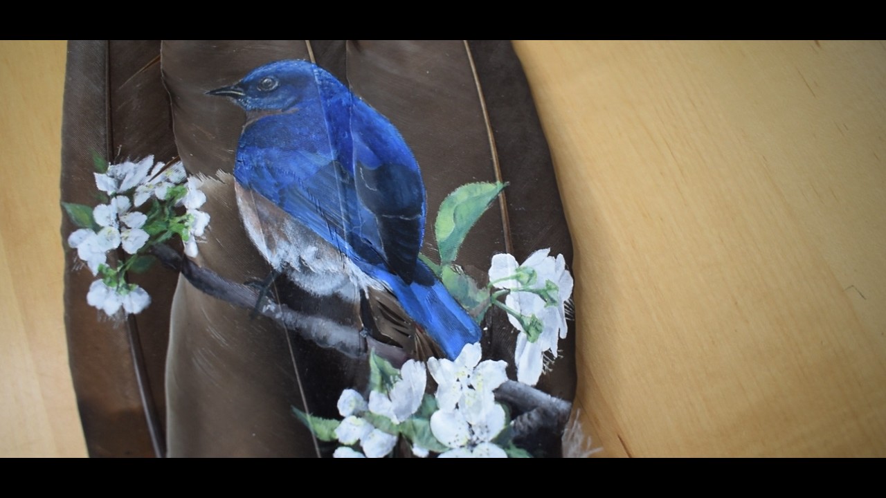 Avecita Azul Pintada Sobre Plumas