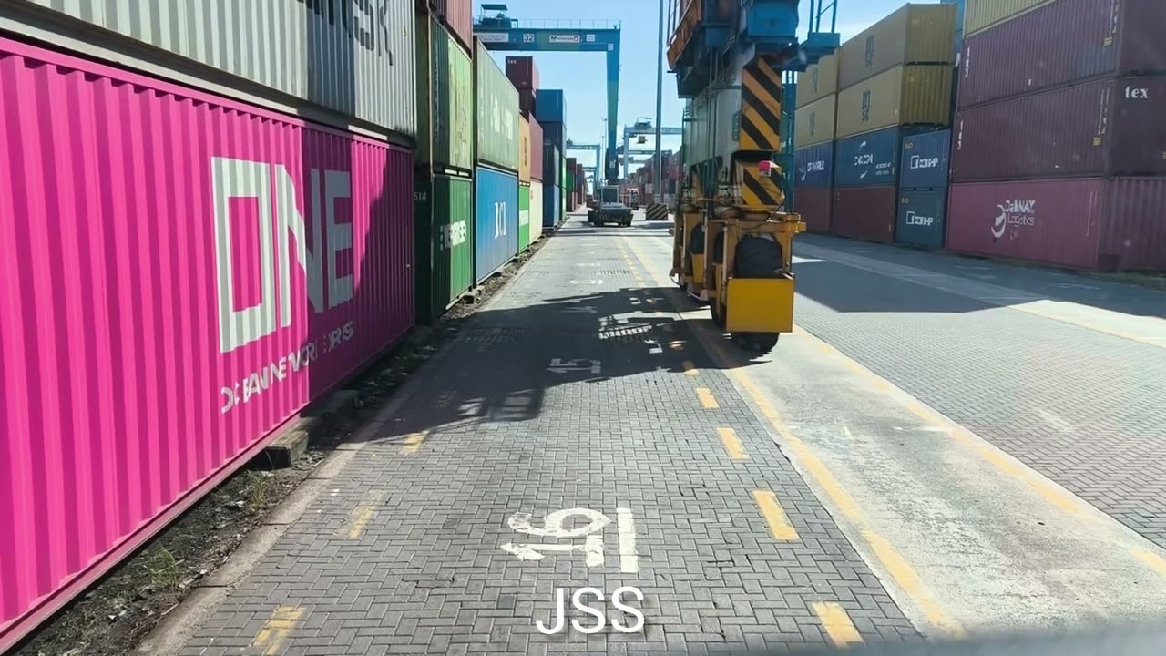 INI PELABUHAN CONTAINER PORT KLANG SELANGOR