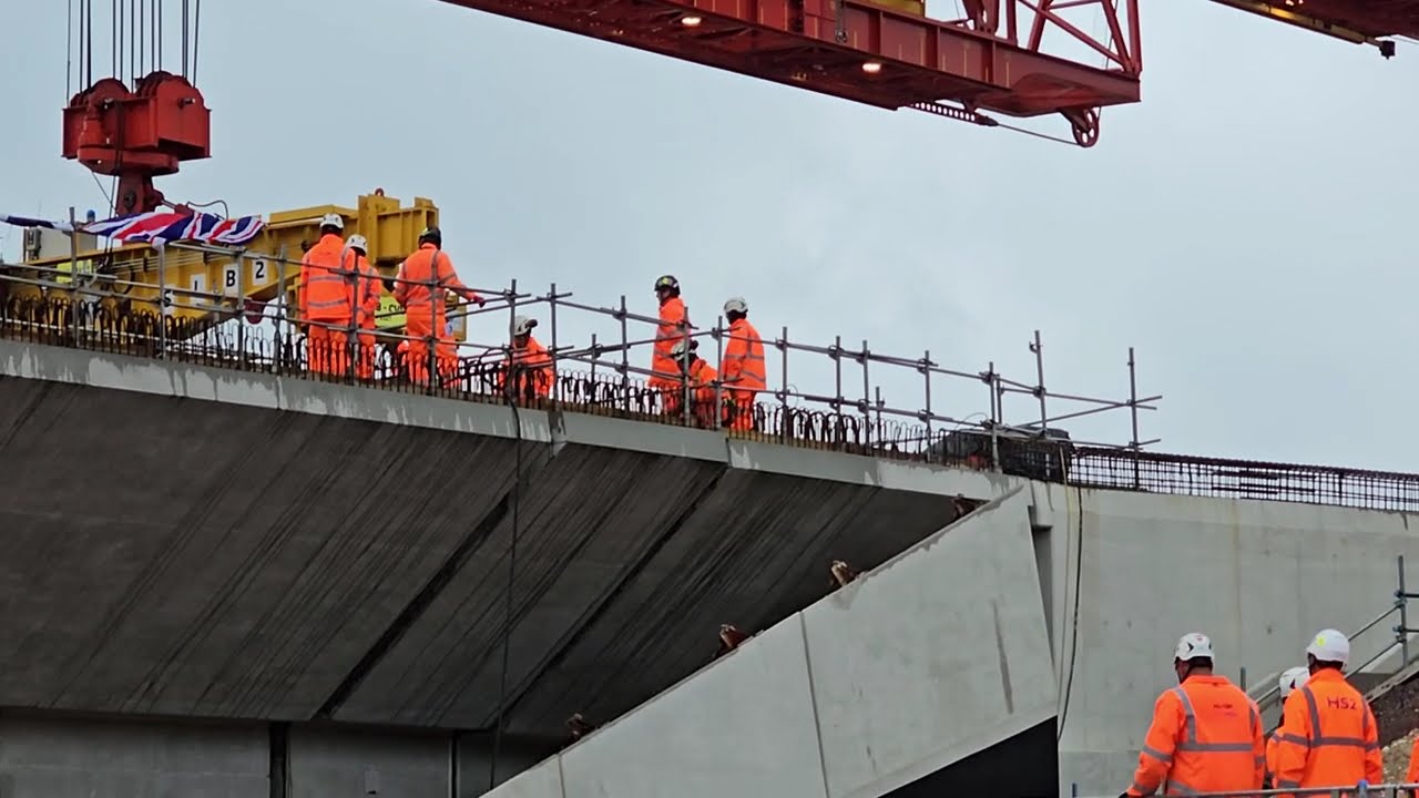 HS2 completes the Colne Valley Viaduct