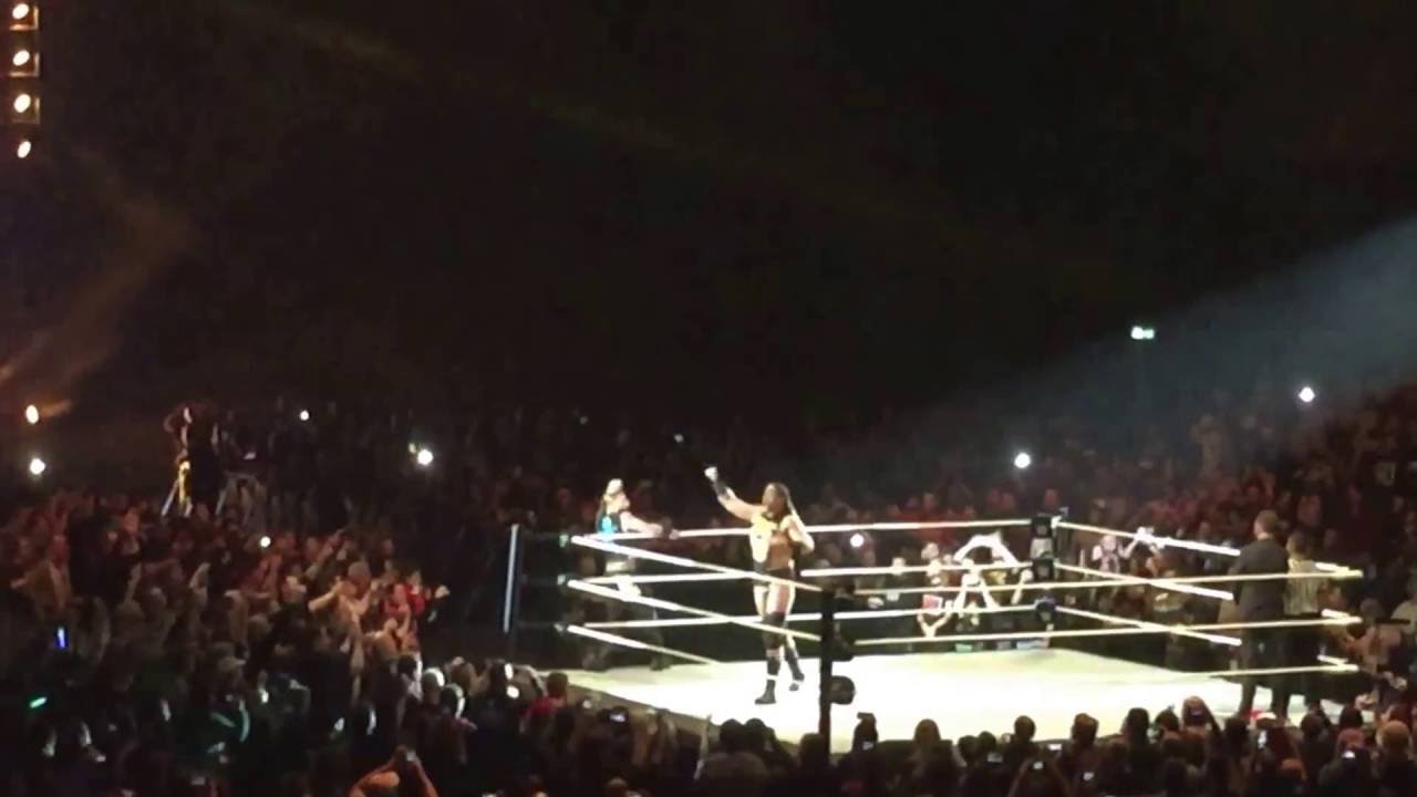 WWE Berlin 2016 - Entrance Enzo Amore & Big Cass